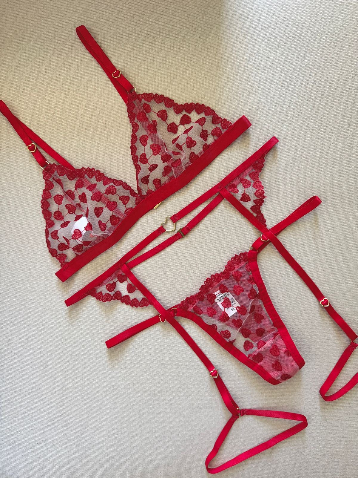 Conjunto Serena - Sutiã de Tule sem Aro com Calcinha Fio e Cinta Liga Bordada