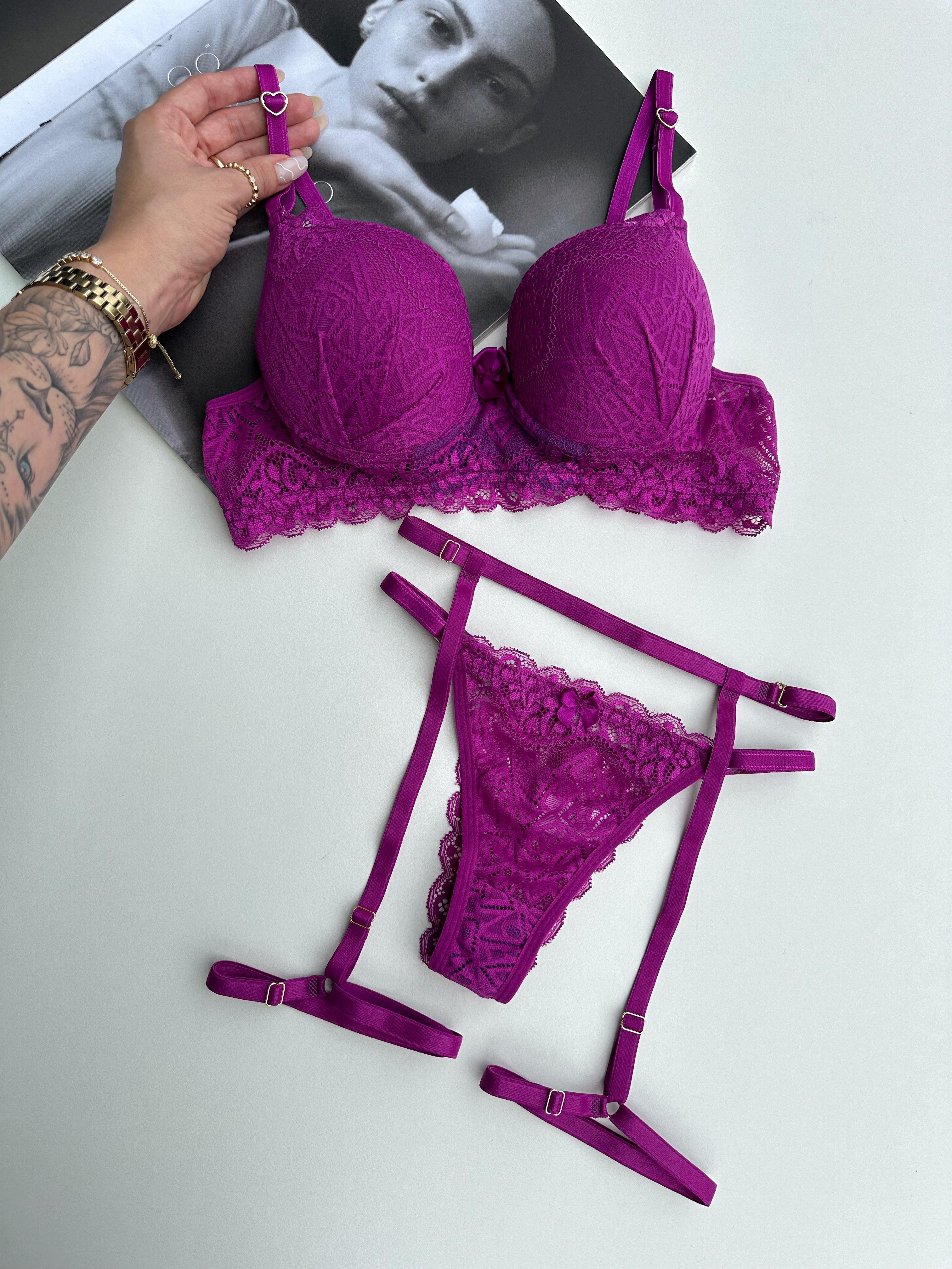 Conjunto Desejo - Sutiã Com Bojo e Calcinha Renda de Fio com Cinta Liga