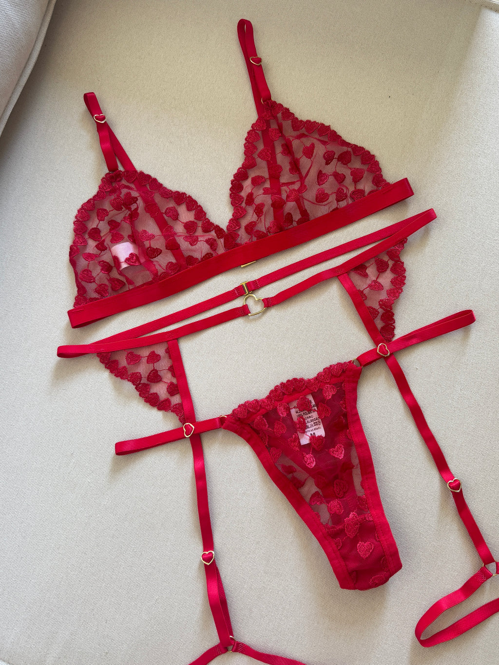 Conjunto Serena - Sutiã de Tule sem Aro com Calcinha Fio e Cinta Liga Bordada