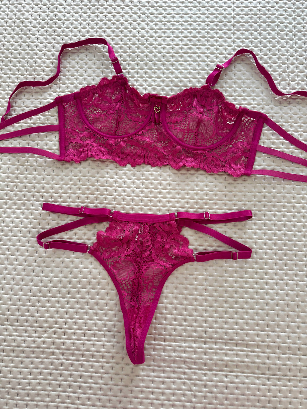 Conjunto Diva - Sutiã de Renda com Aro e Calcinha com Regulagem Fio