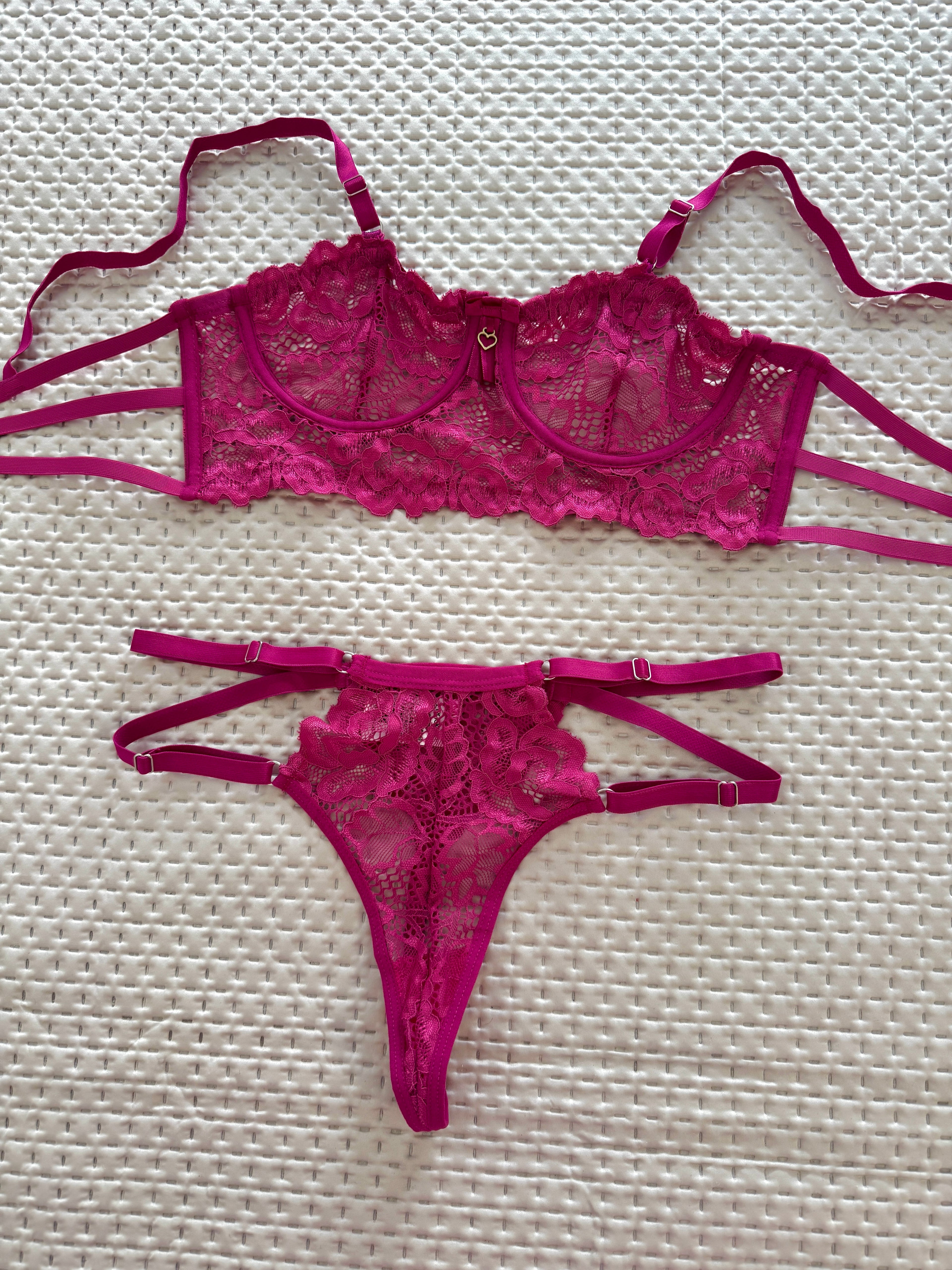 Conjunto Diva - Sutiã de Renda com Aro e Calcinha com Regulagem Fio