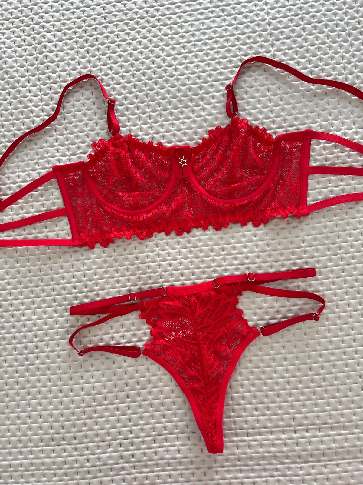 Conjunto Diva - Sutiã de Renda com Aro e Calcinha com Regulagem Fio