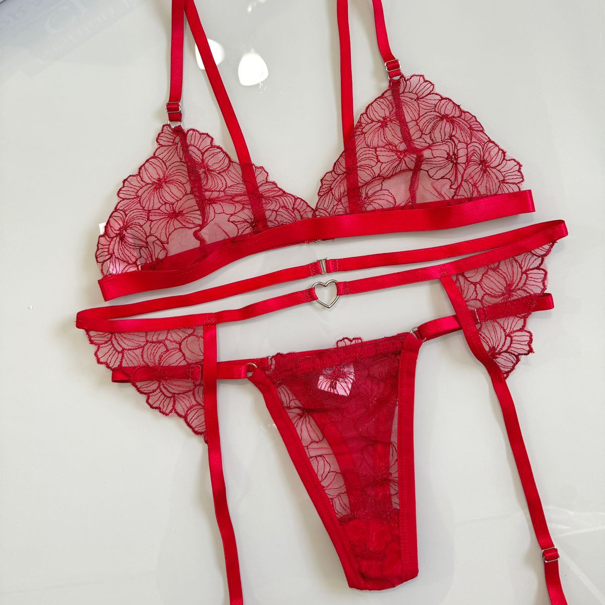 Lingerie de Tule Vermelho com Cinta Liga